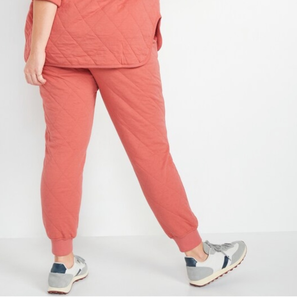 Old Navy Extra High-Waisted Quilted Jogger Sweatpants